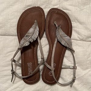 Carlos Feather Sandals - Silver - size 6.5